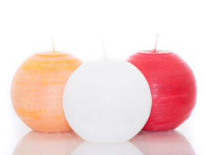 Suured ümmargused küünlad – 3 tk, 12 cm, valge või terrakota