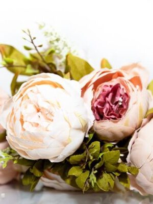 Kunstlillekimp pojengid ˙Kreem˙ – toorsiidist (48cm)