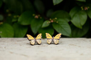 Kõrvarõngad ˙Liblikas˙ - kollane, kristall, puidust (19×25 mm)