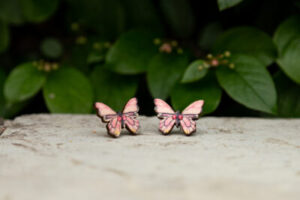 Kõrvarõngad ˙Liblikas˙ - roosa, kristall, puidust (19×25 mm)