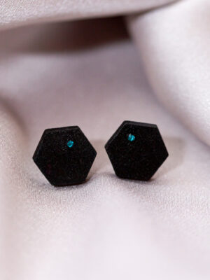 Kõrvarõngad ˙Classic˙ – must matt, sinine kristall, puidust (14×14 mm)