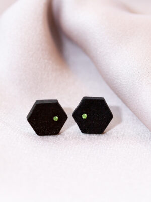Kõrvarõngad ˙Classic˙ – must matt, roheline kristall, puidust (14×14 mm)