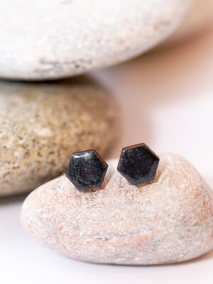 Kõrvarõngad ˙Classic˙ – must glasuur, puidust (10×10 mm)