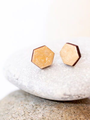 Kõrvarõngad ˙Classic˙ – kuldne glasuur, puidust (14×14 mm)