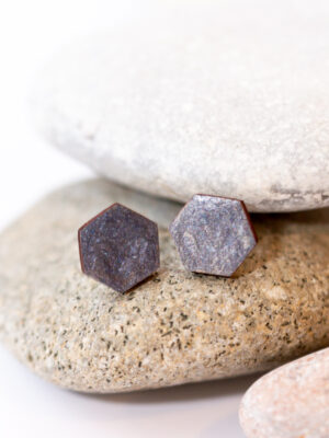 Kõrvarõngad ˙Classic˙ – hall ja grafiit glasuur, puidust (14×14 mm)