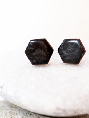 Kõrvarõngad ˙Classic˙ – must glasuur, puidust (14×14 mm)