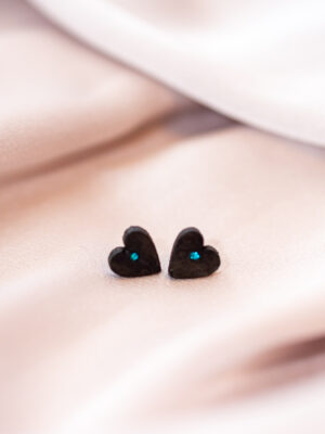 Kõrvarõngad ˙Südamed˙- matt must, sinine Swarovski kristall (10x10mm)