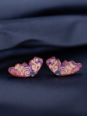 Kõrvarõngad ˙Liblika tiivad˙ – lillakas, puidust (19×11 mm)